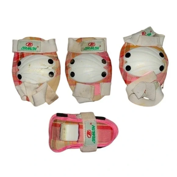 Arman Knee and Wrist Pads For Kids - Picture 2 of 5